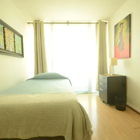 Habitacion Con Bano Privado En Arriendo Por Noches, No Se Arrienda Todo El Apartamento, El Anunciante Vive Aqui